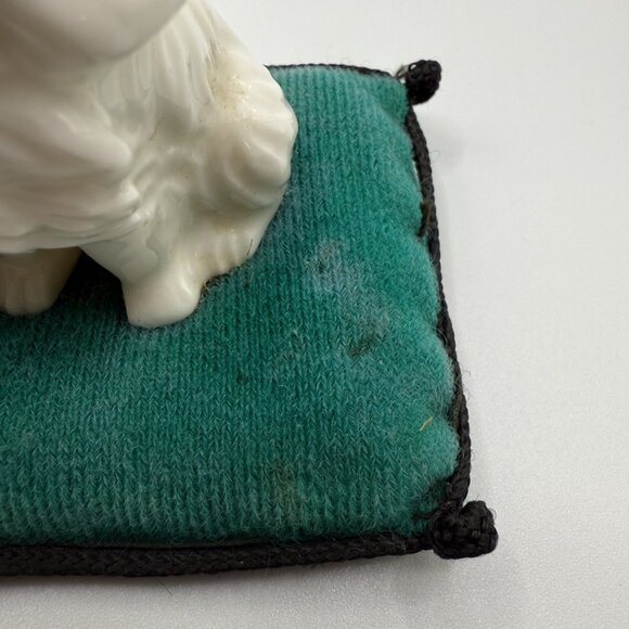 RARE Vintage McCrory 'From Around the World 'Porcelain Dogs on Pillow - Picture 4 of 7